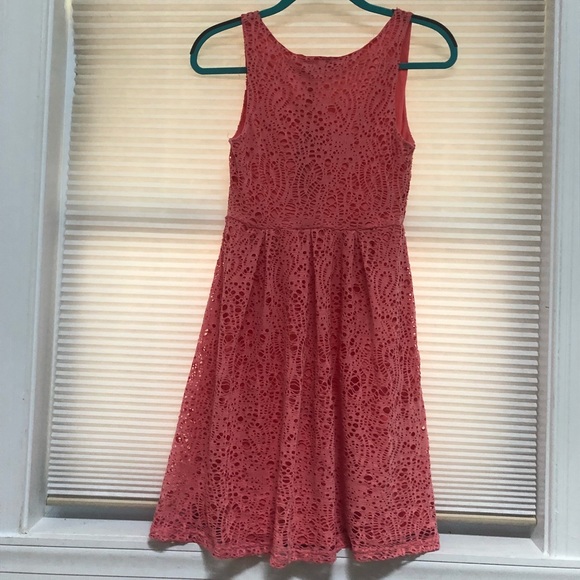 Pink eyelet dress - Picture 3 of 5